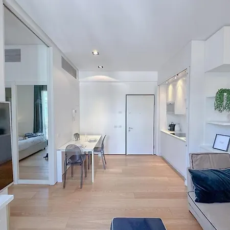Luxury 2 Mins From Duomo Apartment